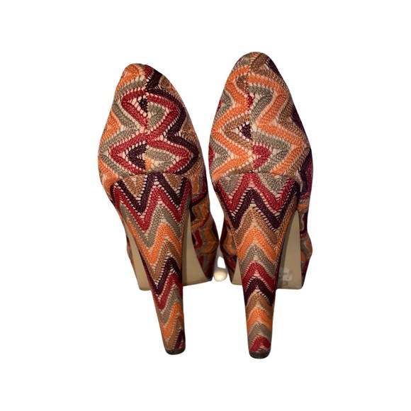 Madden Girl Earthy Toned Cheveron heels size 8 - Picture 2 of 3